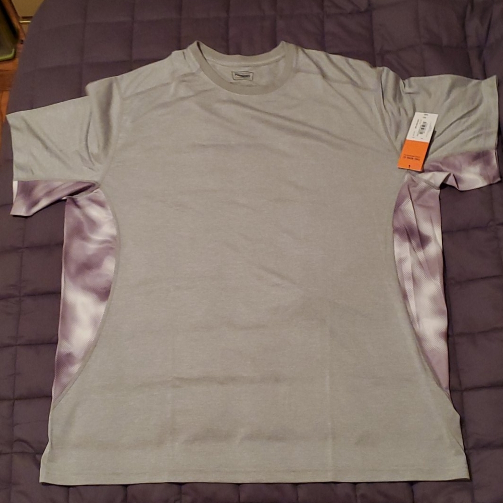 Gray Camo t-shirt NWT